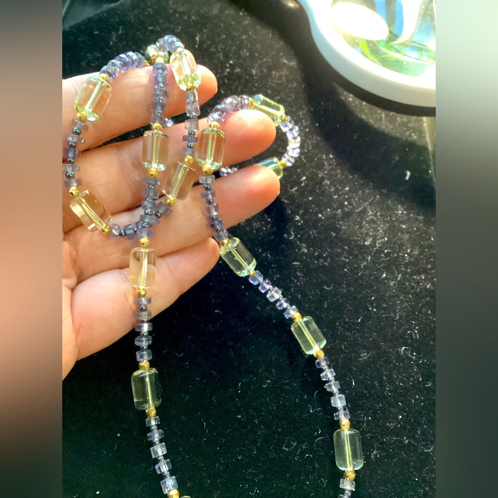 18KSolid Gold Clasp with Hematite Quartz
